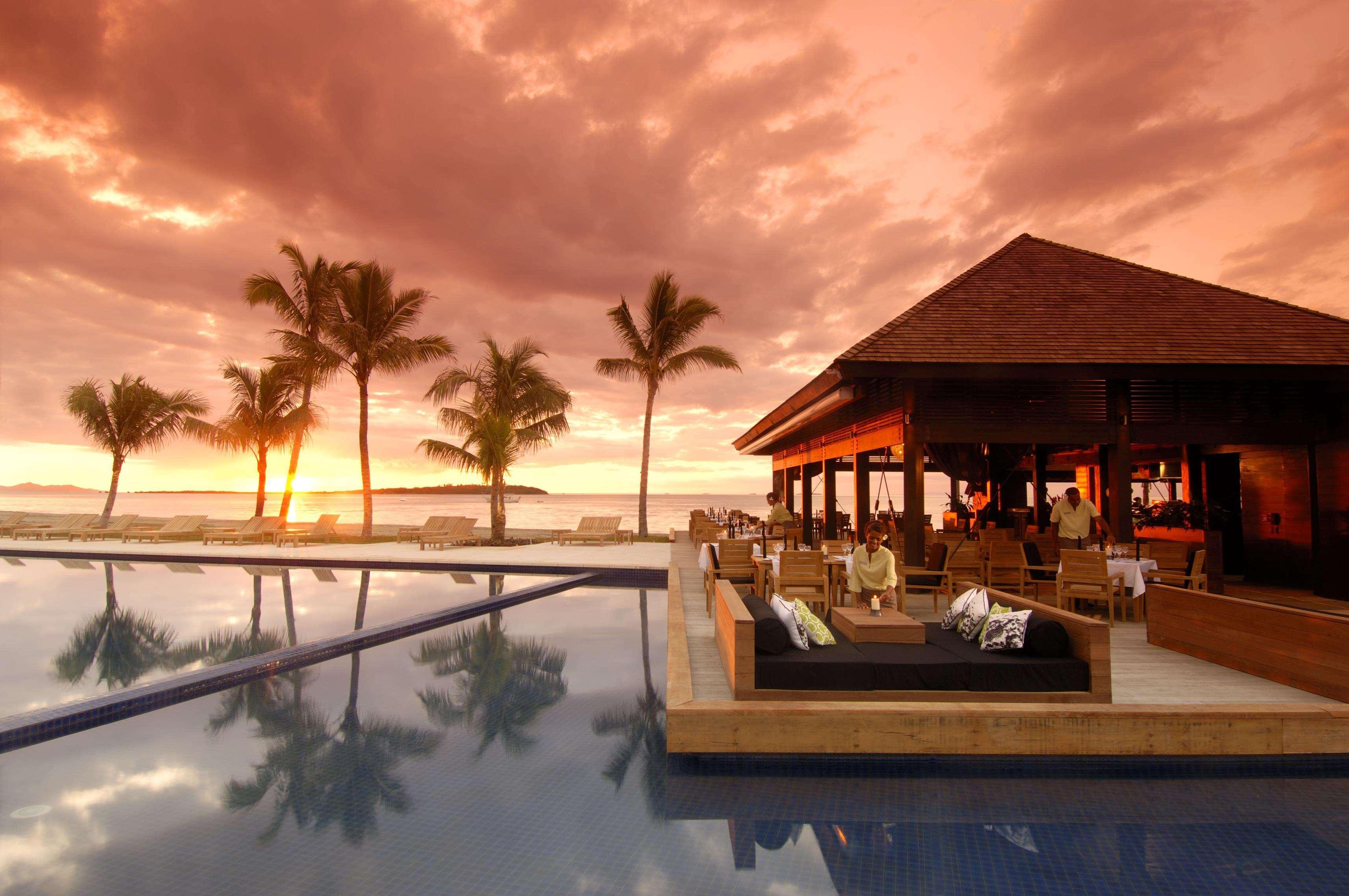 Hilton Fiji Beach Resort And Spa Denarau Island Facilities photo Sunset at the beach bar