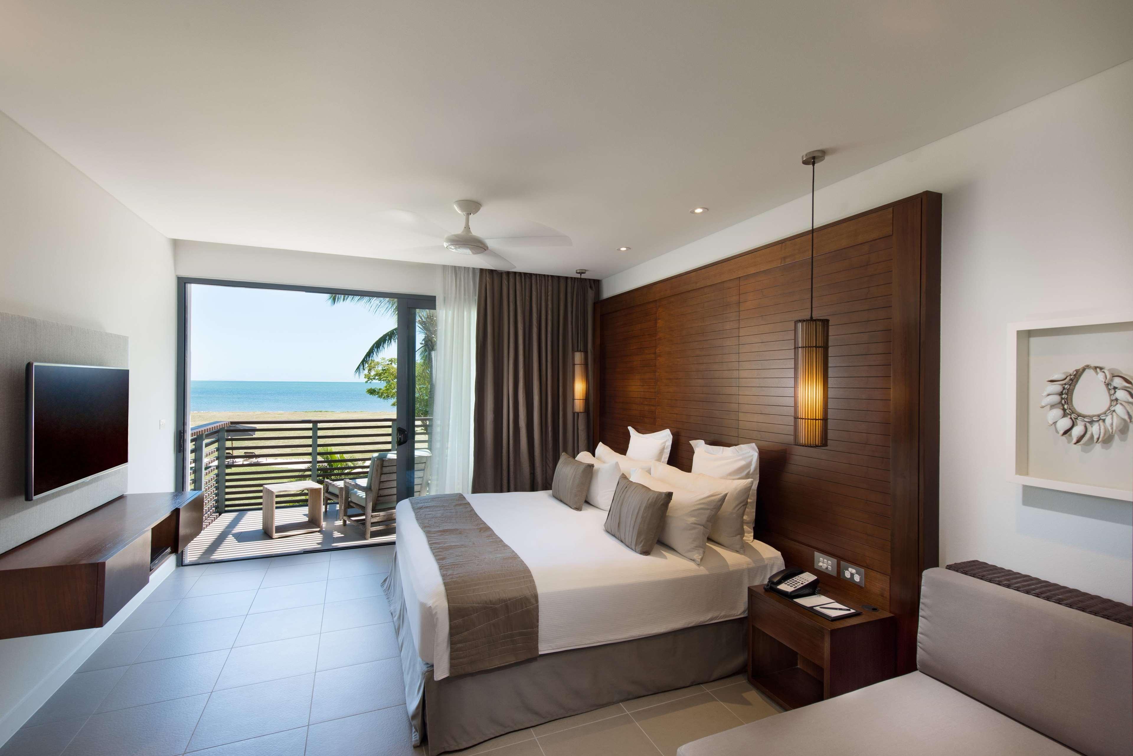 Hilton Fiji Beach Resort And Spa Denarau Island Exterior photo A bedroom at the hotel