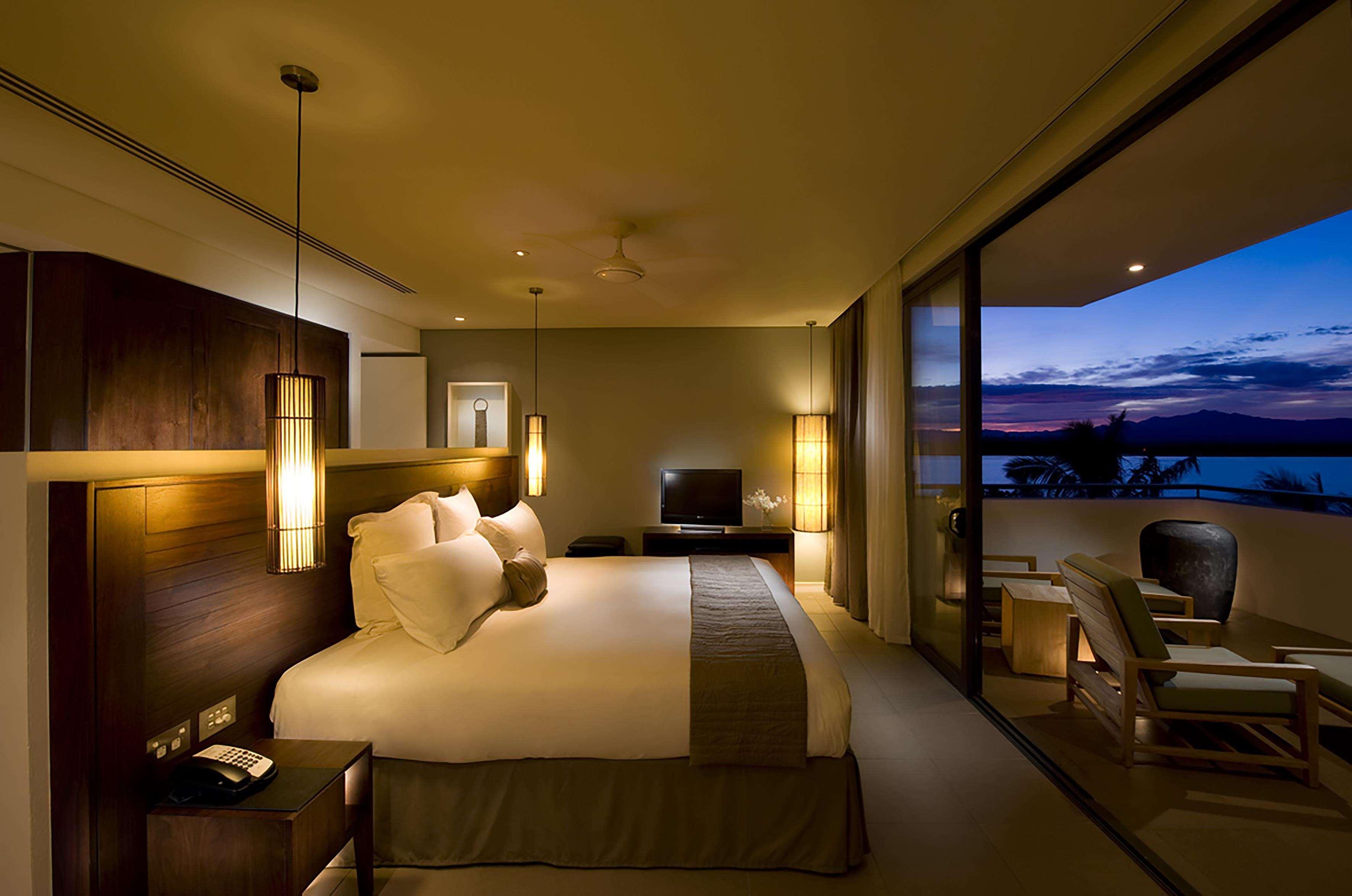 Hilton Fiji Beach Resort And Spa Denarau Island Exterior photo A bedroom at the hotel