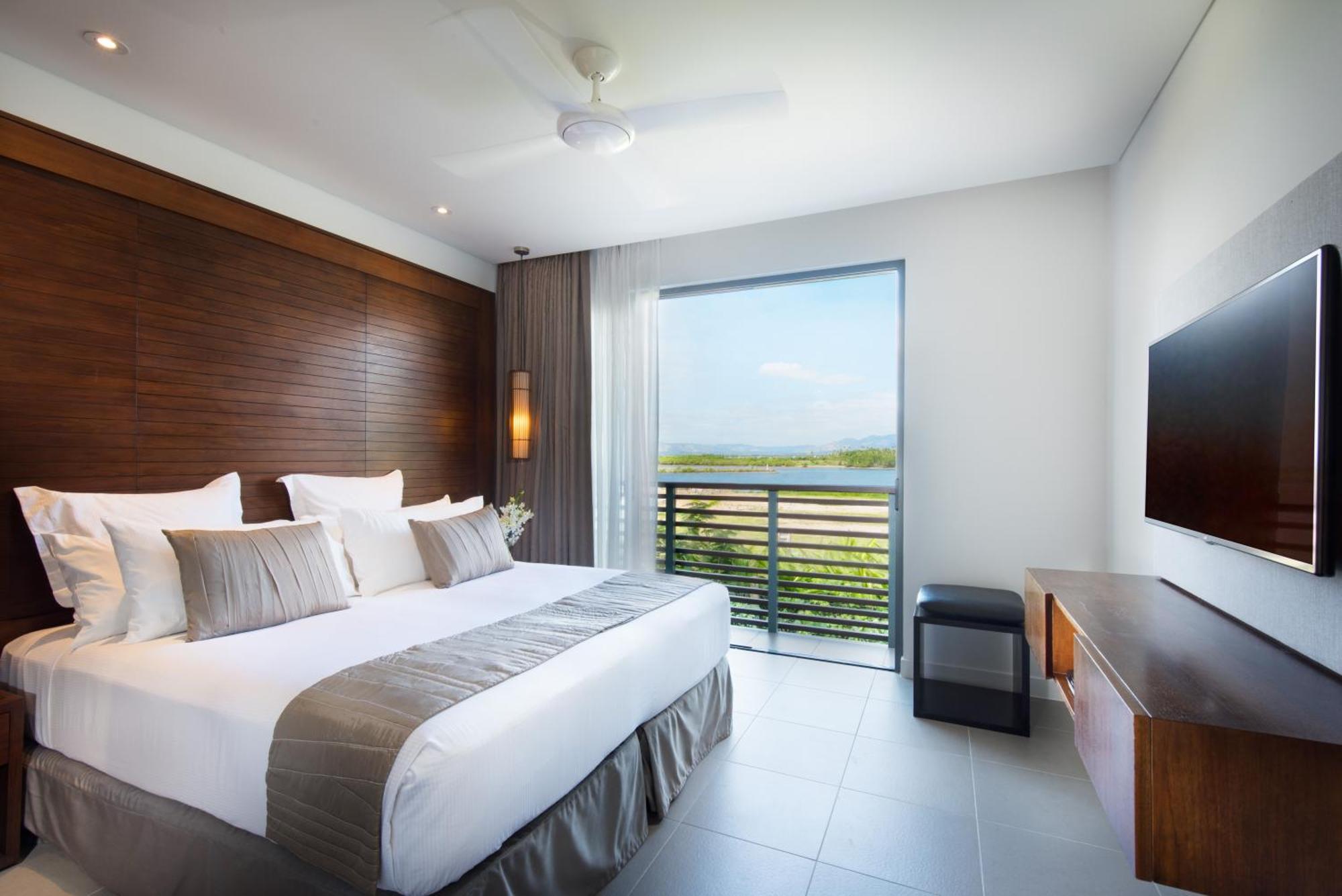 Hilton Fiji Beach Resort And Spa Denarau Island Exterior photo A bedroom at the hotel